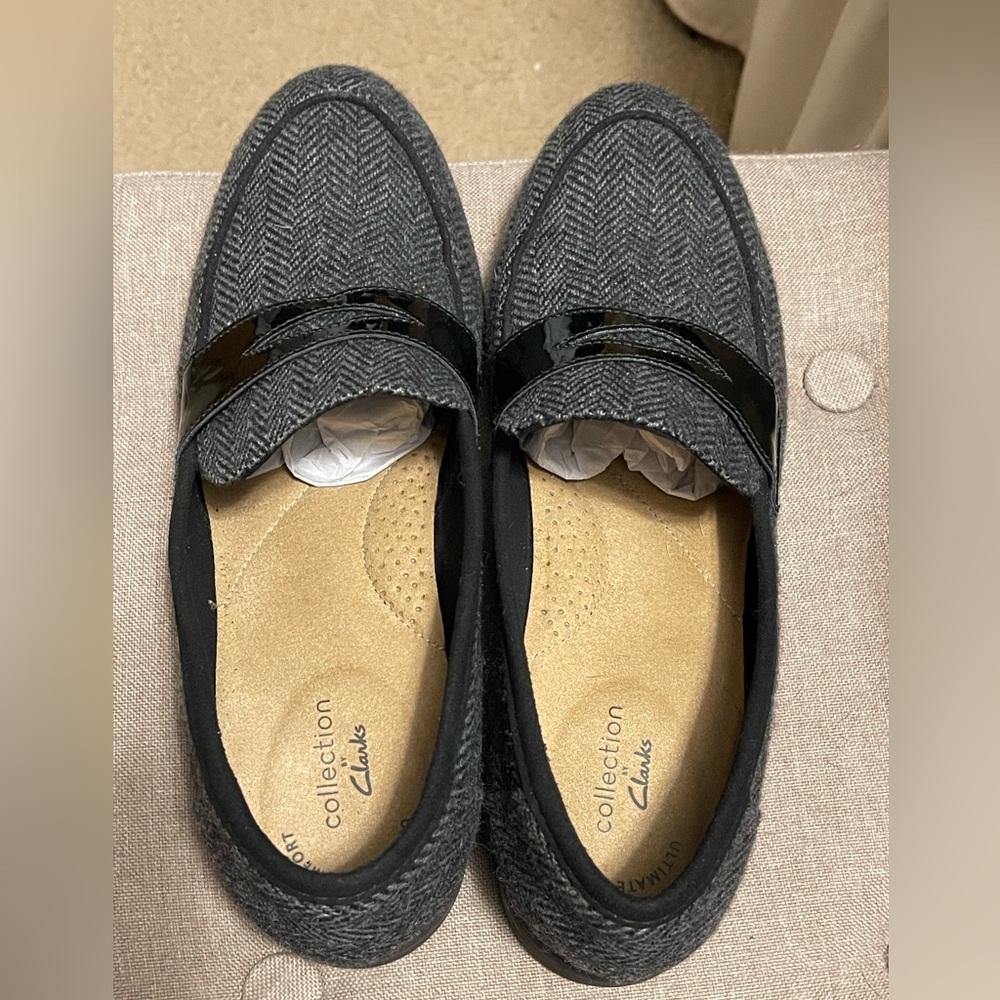 Clarks Women’s Gray Loafers